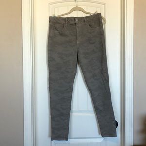 American eagle outfitters jeans grey camo